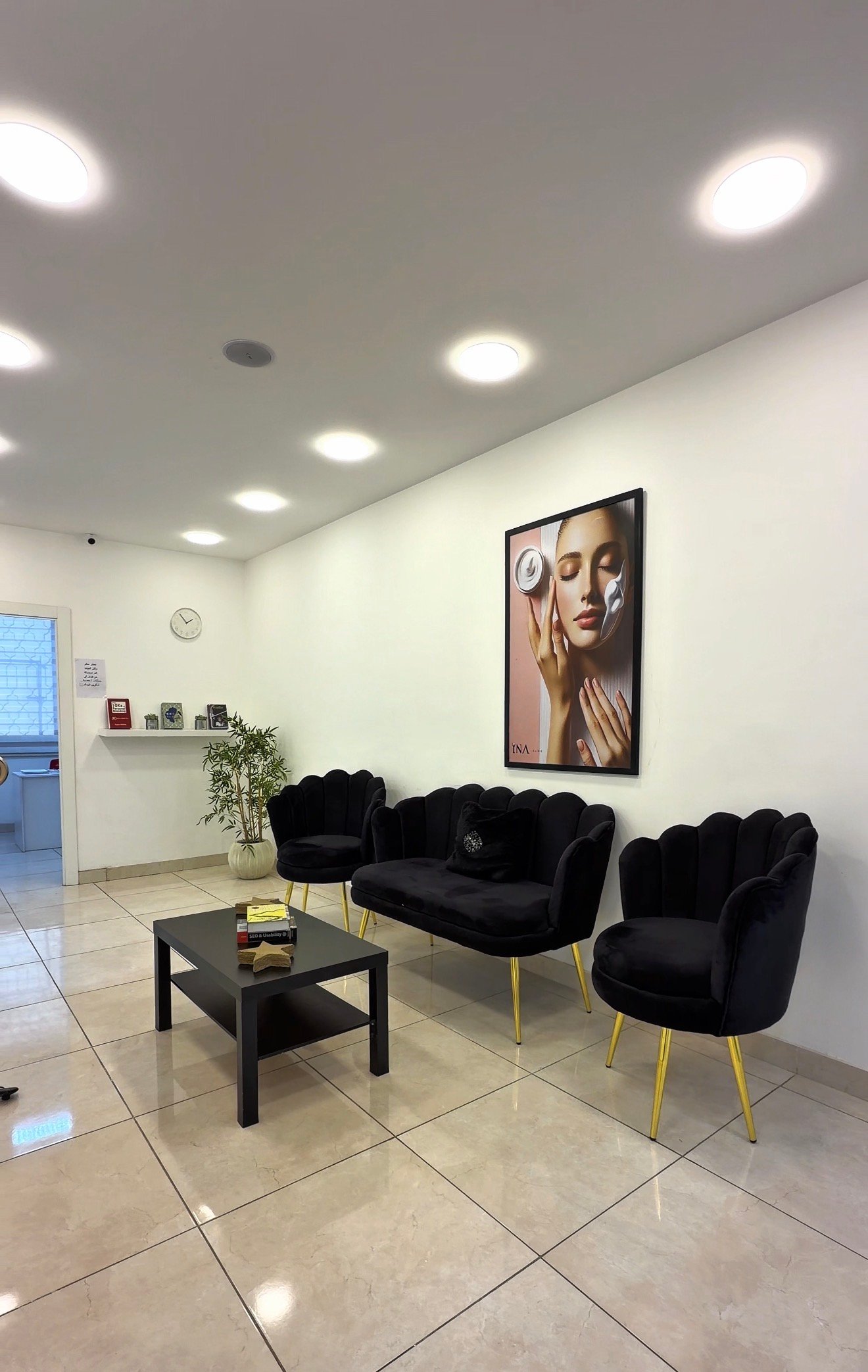 عيادة آينا - الوحدات